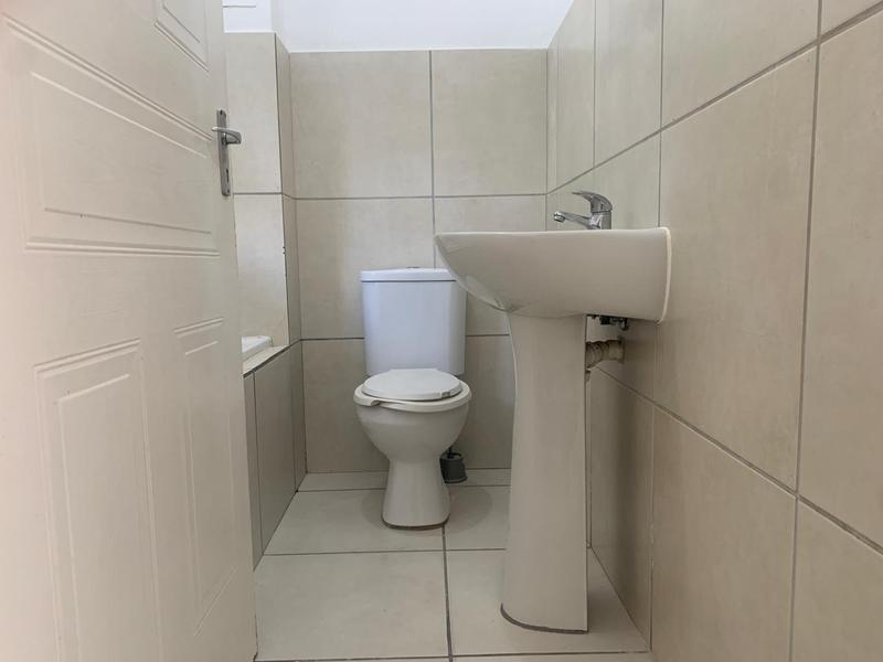 2 Bedroom Property for Sale in Buhrein Western Cape